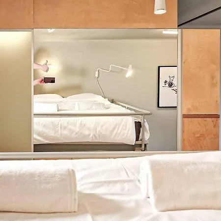 Free Parking - Creative Flat With Fast Wifi And Tv