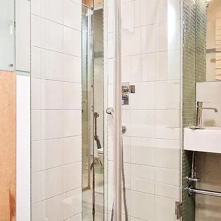 Apartment Free Parking - Creative Flat With Fast Wifi And Tv